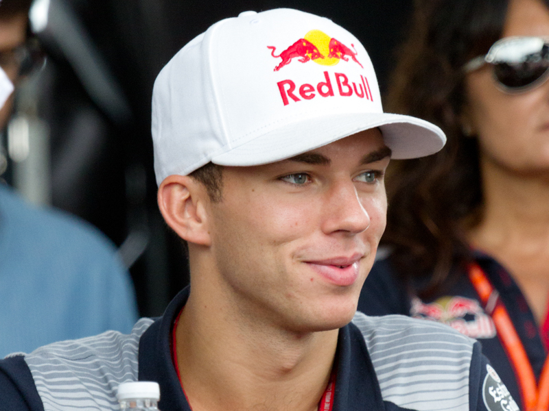 Pierre Gasly durante una firma de autógrafos en el Gran Premio de Malasia de 2017.