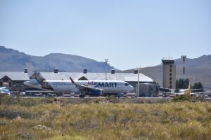 Avión Airbus A320 de JetSMART Argentina en el aeropuerto de Bariloche