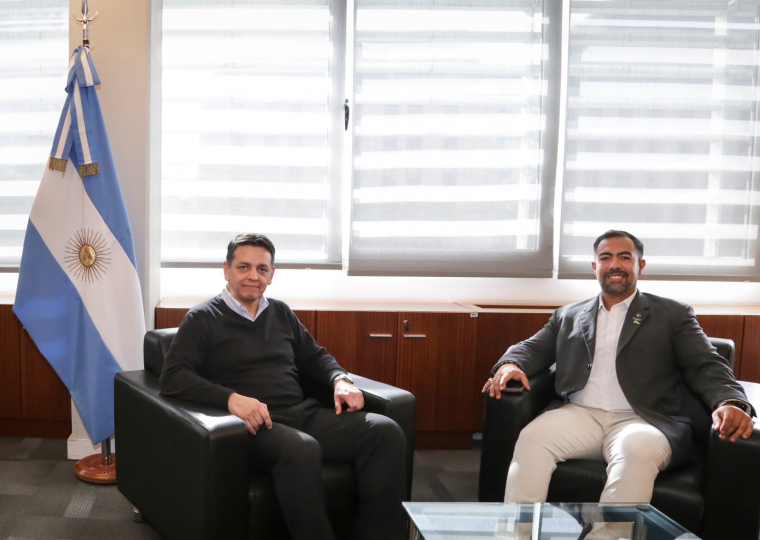 César Lencina y Luis Bono reunidos en una oficina