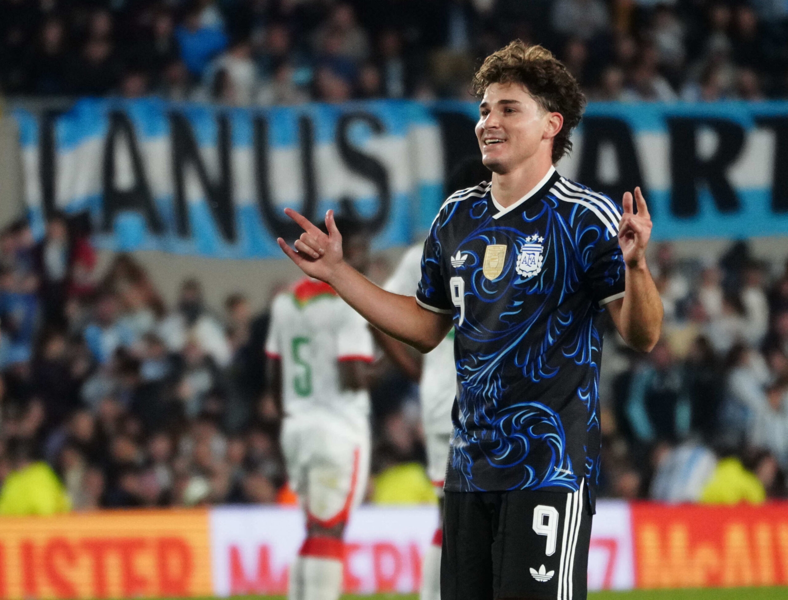 Julián Álvarez festeja su gol ante Burkina Faso en el Monumental
