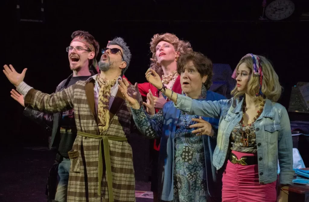 Elenco de Las extraordinarias trampas de Papá Noel en escena.