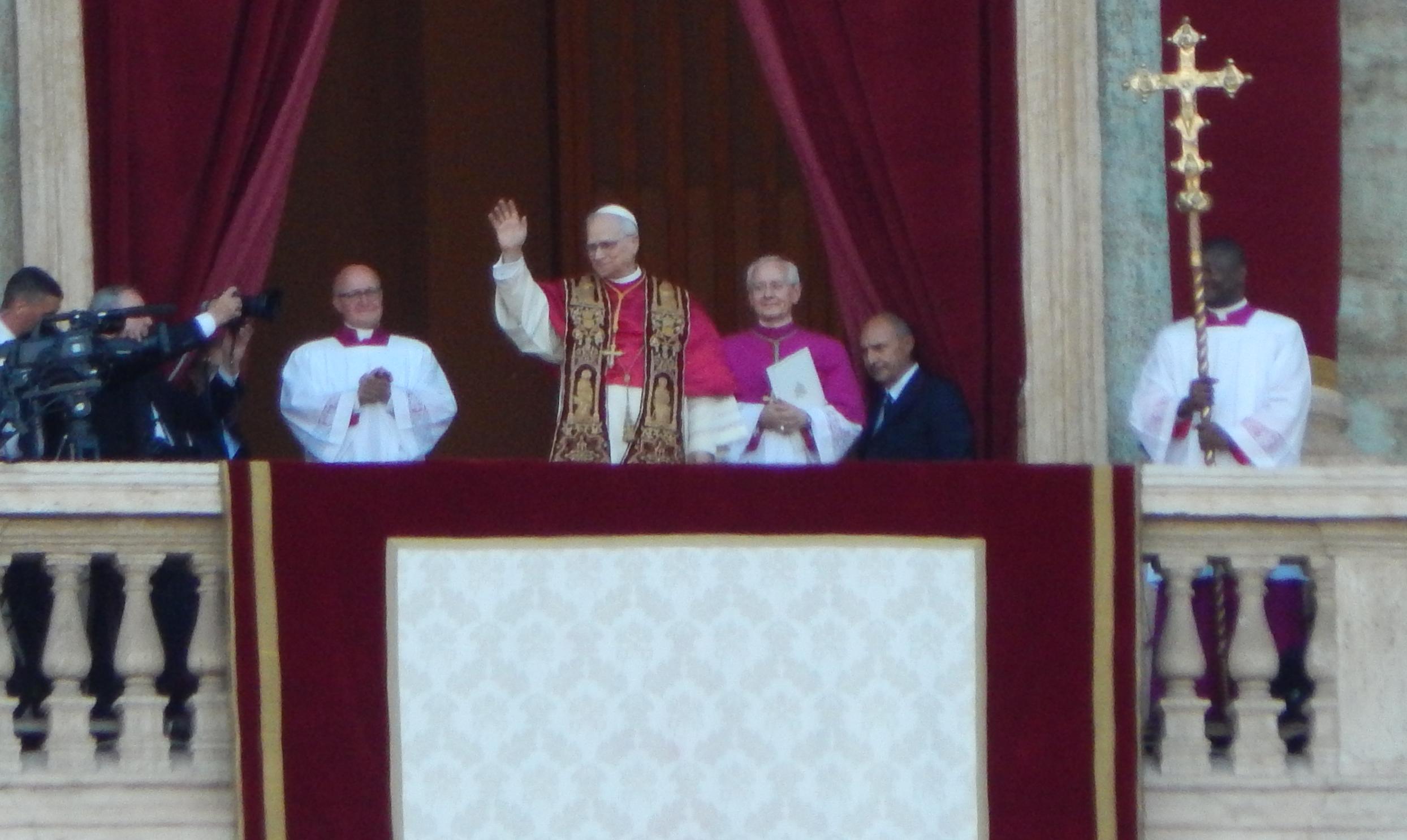 León XIV en su primera aparición como Papa, archivo del 8 de mayo de 2025.