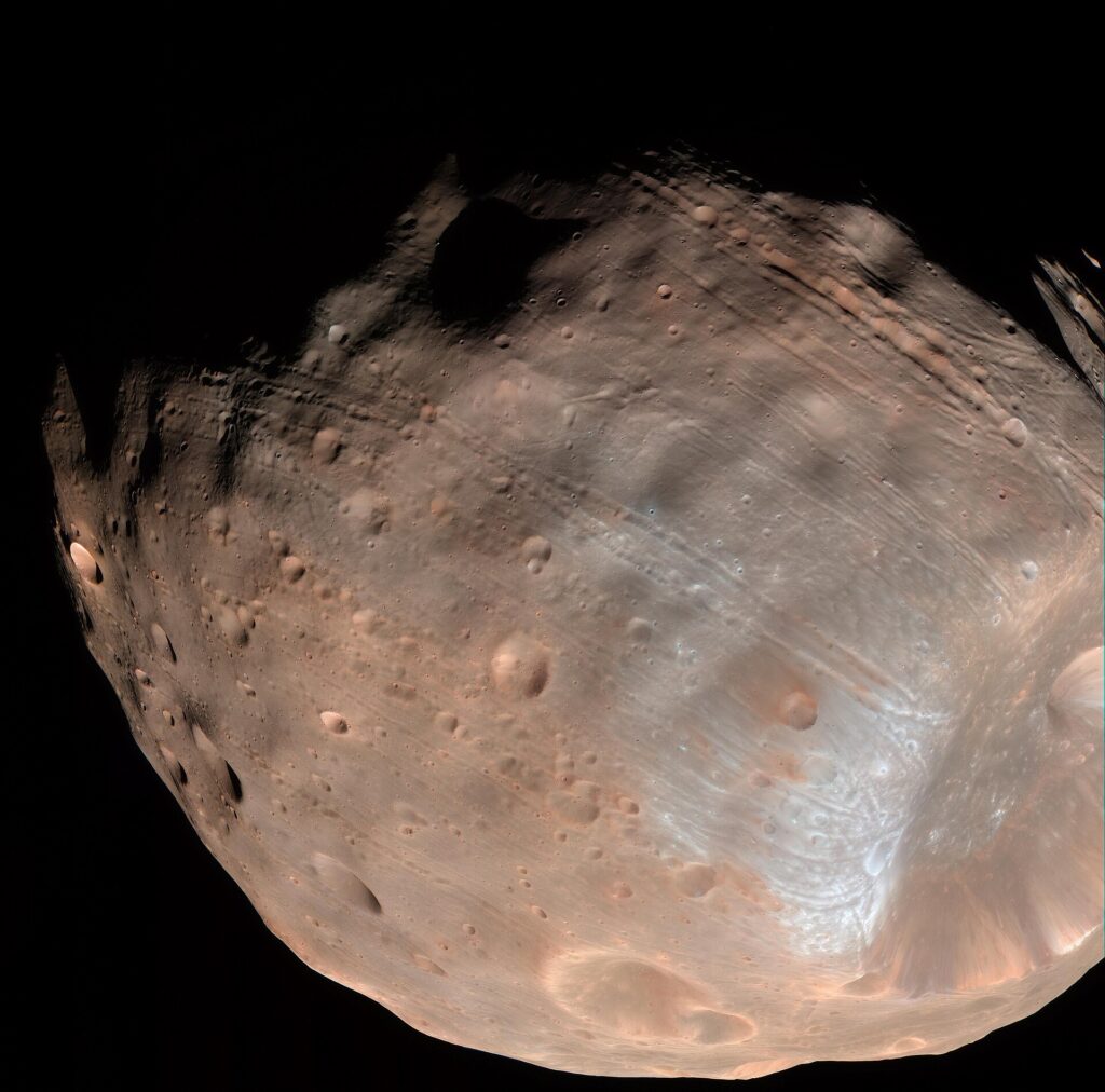 Fobos, la luna más grande de Marte, fotografiada por la sonda Mars Reconnaissance Orbiter (imagen de archivo).