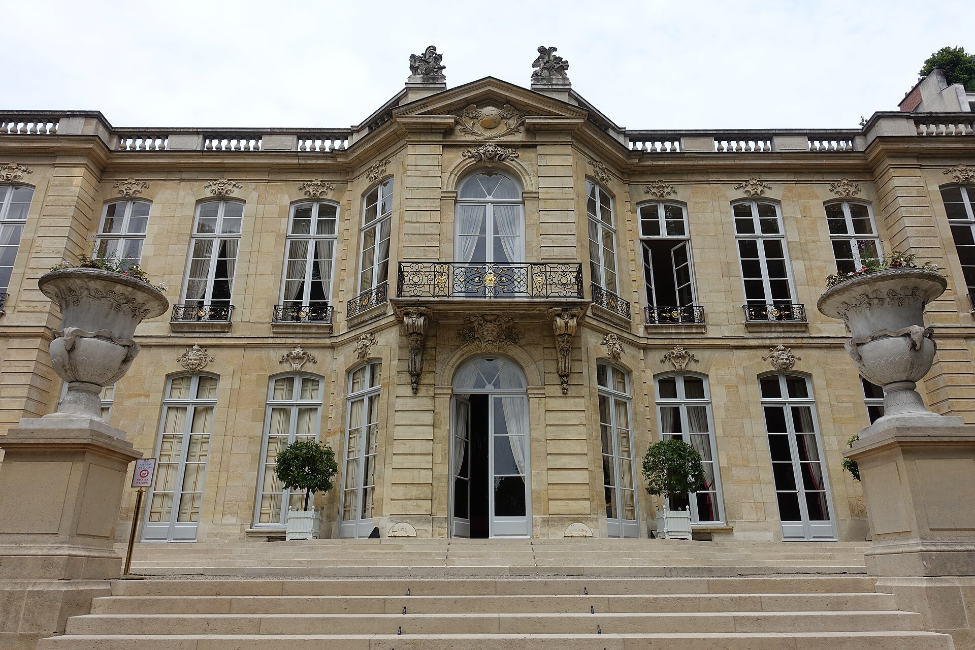 La fachada del Hôtel de Matignon, sede del primer ministro de Francia, en París (foto de archivo).