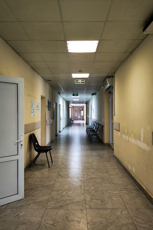 Pasillo vacío de un hospital. Foto ilustrativa, no corresponde a Irkutsk.