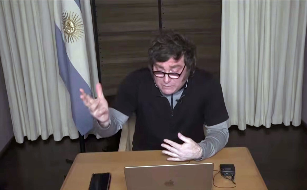 Javier Milei habla ante los empresarios reunidos en el Coloquio de IDEA.
