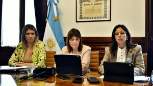 Patricia Bullrich, junto a las presidentas de las comisiones de Salud y de Legislación General del Senado, anuncia el acuerdo para reformar la Ley de Salud Mental.