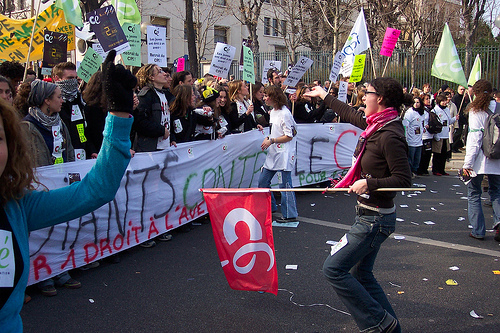Manifestación estudiantil en París en marzo de 2006. Fotografía de archivo ilustrativa, no de 2026.