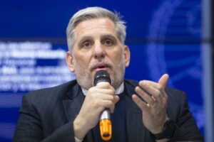 Julián Curi durante una conferencia de prensa en el Ministerio de Seguridad (foto de archivo).