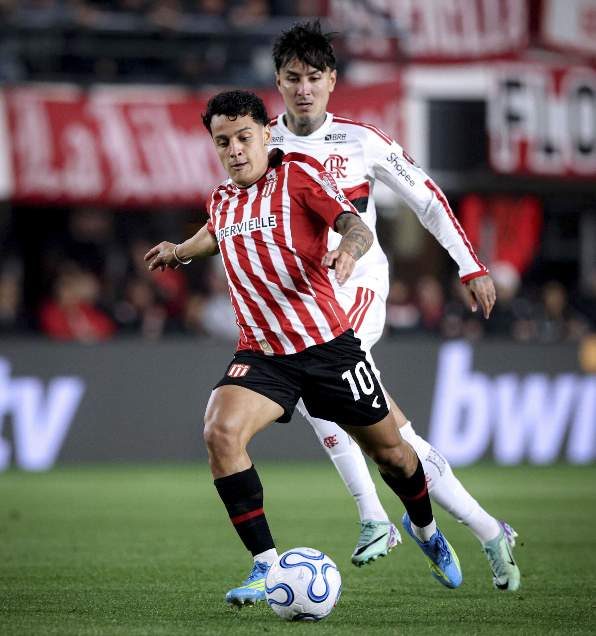 Acción del partido de ida entre Estudiantes y Flamengo por las semifinales de la Copa Libertadores.