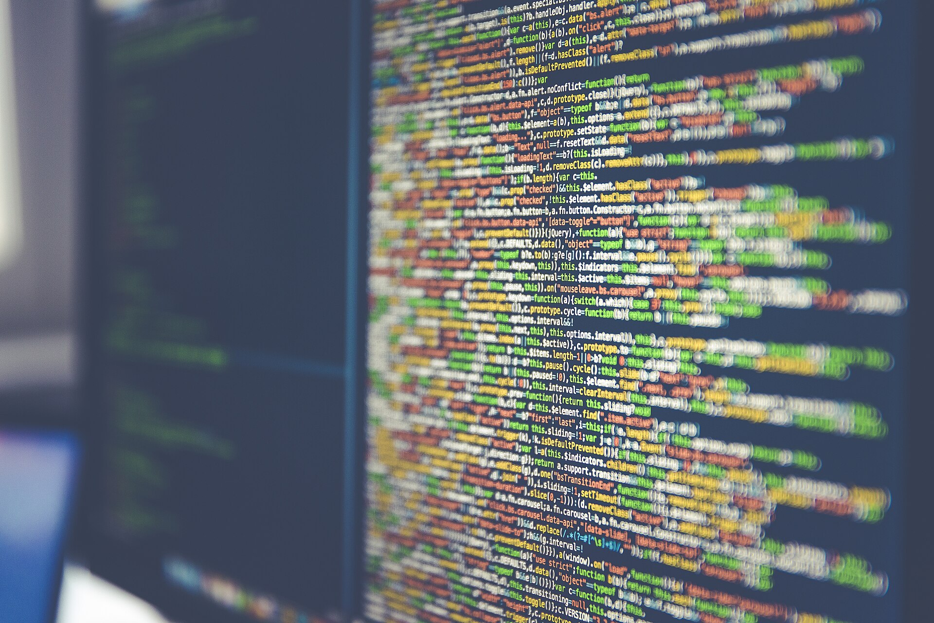 Código de programación en la pantalla de una computadora (foto de archivo).