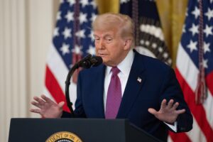 Donald Trump habla en la Casa Blanca