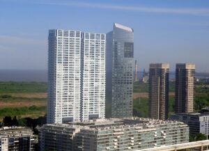 La torre de YPF en Puerto Madero, Buenos Aires (foto de archivo).