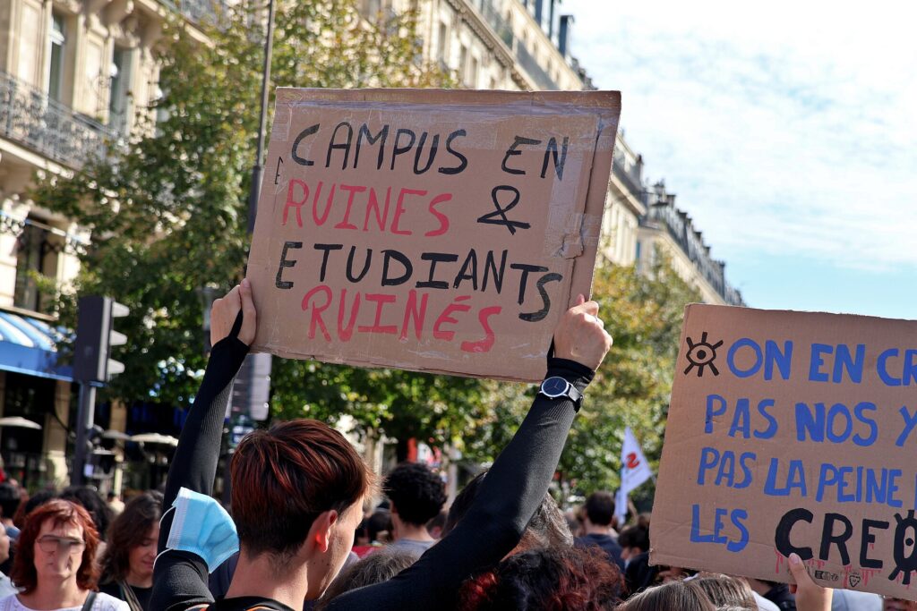 Manifestación estudiantil en París, octubre de 2026.