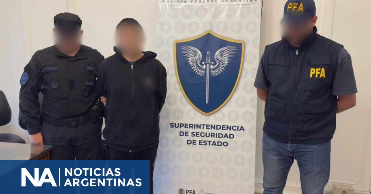 Brayan Ferney Cruz Castillo, custodiado por efectivos de la Policía Federal Argentina.