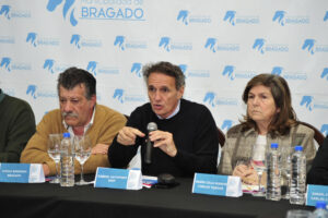 El ministro de Infraestructura bonaerense, Gabriel Katopodis, durante una conferencia de prensa.