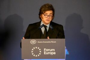 Javier Milei habla en el Nueva Economía Fórum, en Madrid, el 21 de octubre.