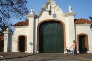 El acceso a la Quinta de Olivos, residencia presidencial (foto de archivo).