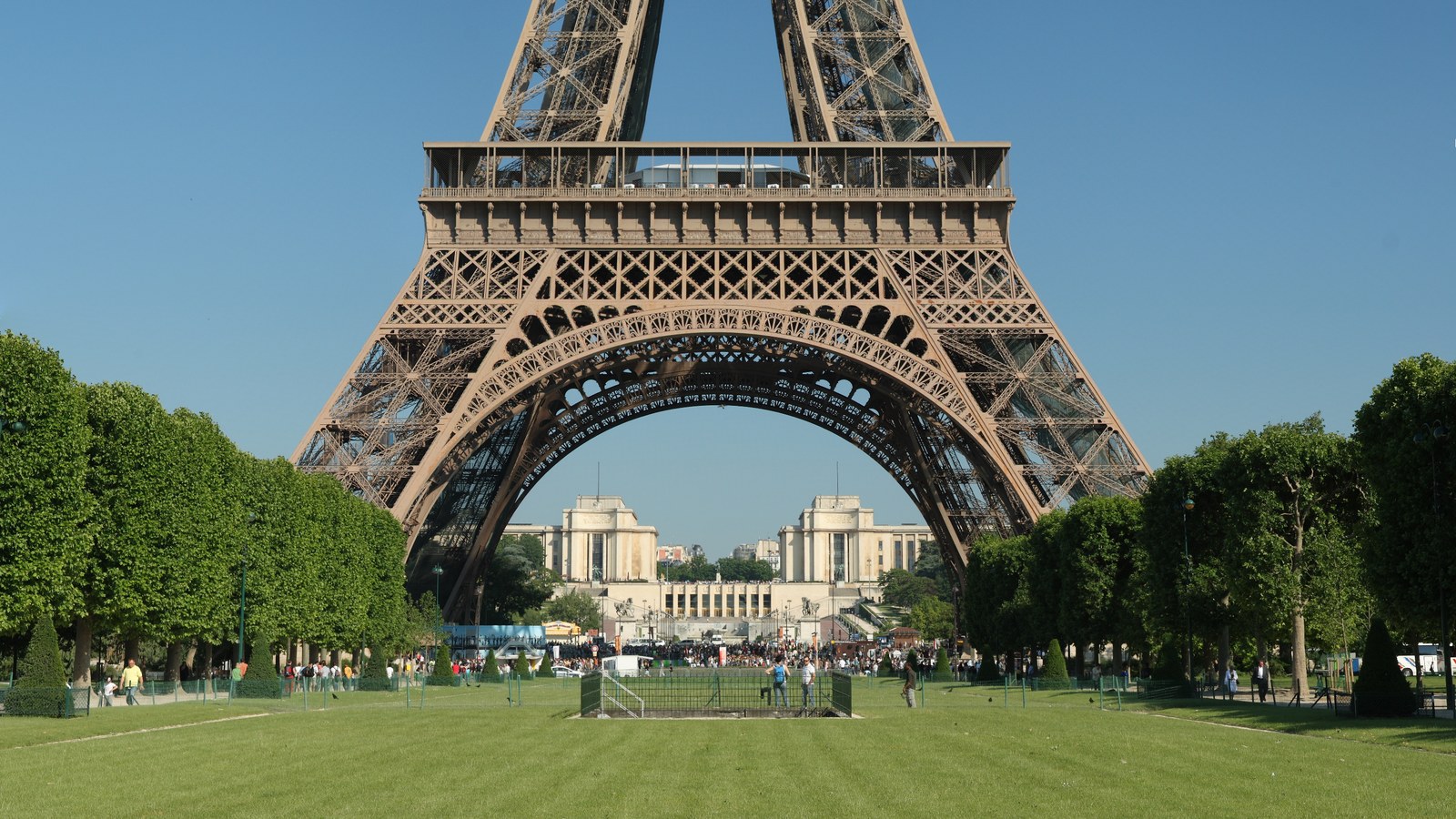 Torre Eiffel vista desde el Campo de Marte. Foto de archivo de 2009.