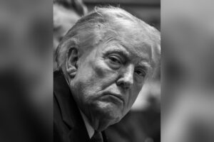 Retrato de Donald Trump, imagen de archivo con fondo difuminado.